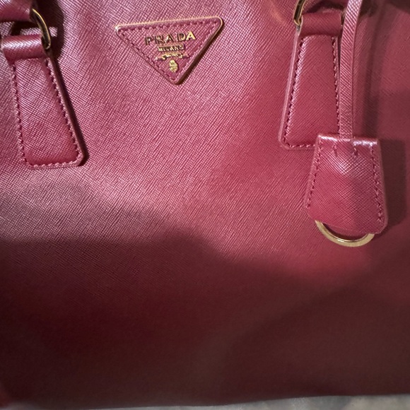 Prada Saffiano Galleria Double Zip Tote. Barely used. Like new Condition. - Picture 16 of 16